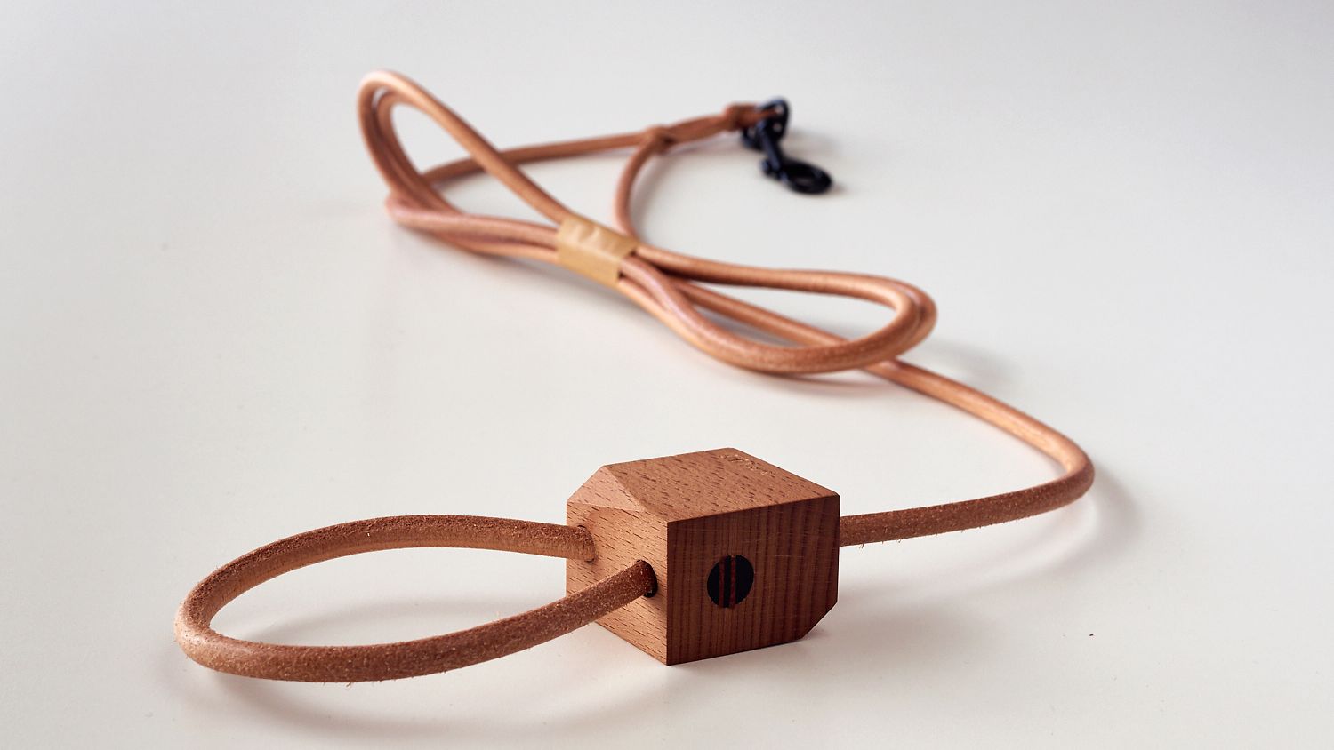 leash. 77105